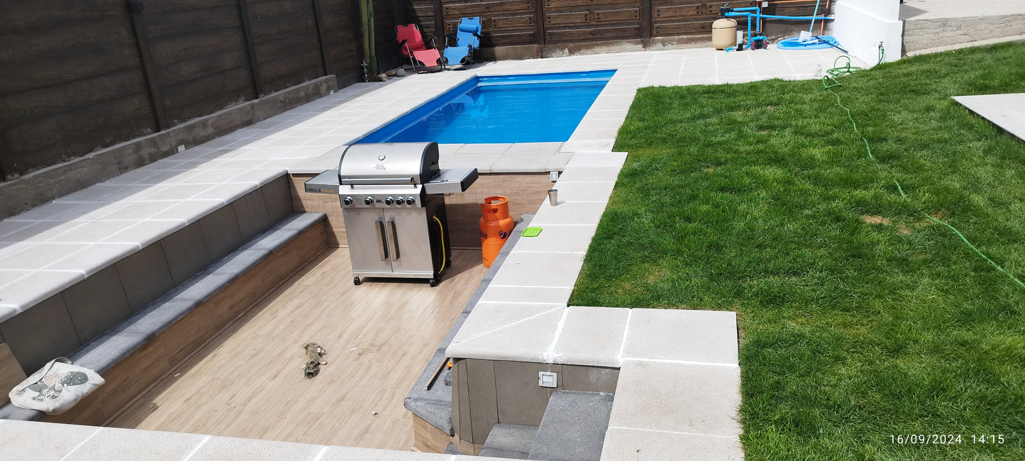 Instalación Bordes de Piscina